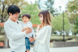 子供の抱っこで腰痛が悪化？育児中のママ・パパにおすすめの腰痛対策