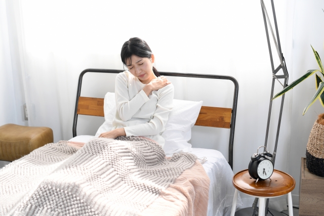 気圧と肩こりはなぜ関係するのか？対処法とストレッチをご紹介