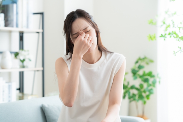 秋にも花粉症？目の疲れやドライアイに注意
