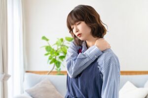 秋花粉による肩こりを改善する方法