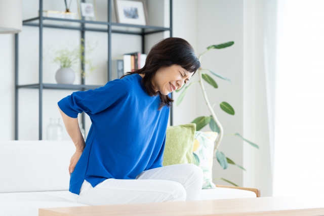 肩こりや腰痛が治りにくくなる理由は年齢？体の回復システムの変化