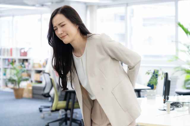 長時間の姿勢で痛みがでる理由。原因と鍼灸治療の改善方法