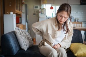 坐骨神経痛で太ももがしびれるのはなぜ？