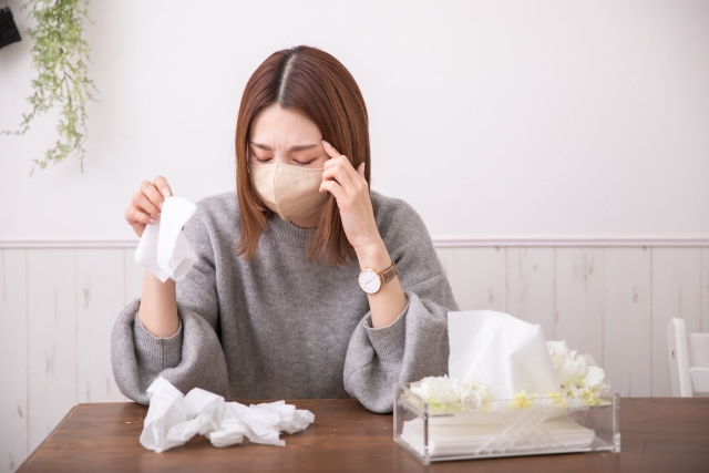 ヒノキ花粉症がつらい方の改善方法とは？薬ではなく鍼灸での治療法を紹介