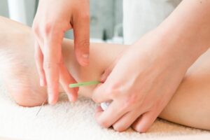 鍼灸は痛い？それともリラックスできる？マッサージとの違いを紹介